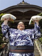 日本最肥相扑力士  为相扑迷期望将继续增重